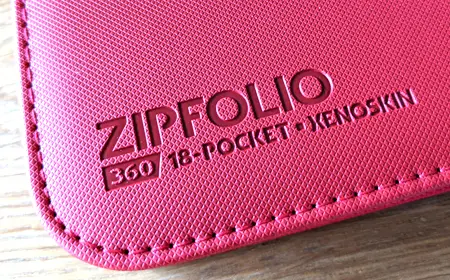 ZIPFOLIO 480 18-POCKET-XENOSKINの刻印｜アルティメットガード9ポケットバインダー