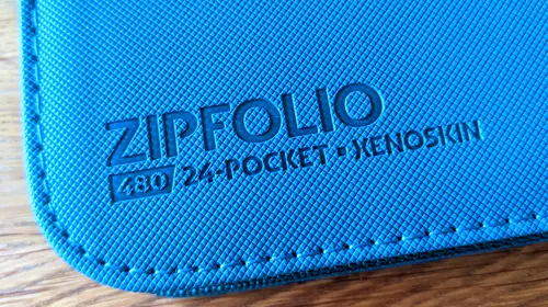ZIPFOLIOの刻印｜アルティメットガード12ポケットバインダー
