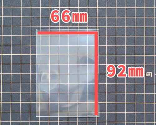 スリーブサイズは66㎜×92㎜｜Domina Games Ghost レギュラーサイズスリーブ