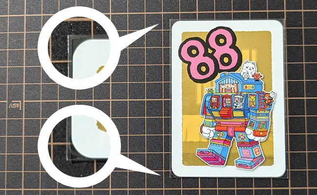 Engames スリーブ スタンダードサイズ ハードに88×63㎜のカードを入れた写真